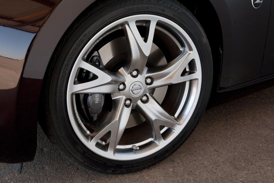 Nissan 370Z Roadster 2010 года  (фото 13 из 21)